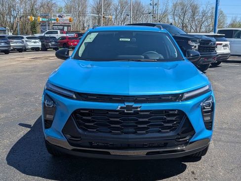 New 2026 Chevrolet Trax ACTIV w/ Sunroof Package FWD image 2