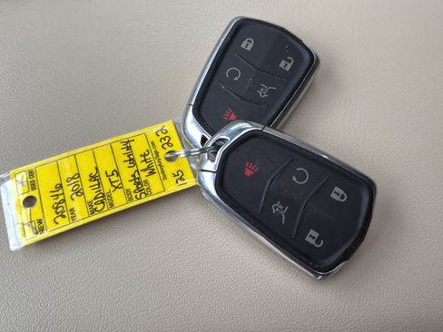 Used 2018 Cadillac XT5 Luxury w/ LPO, Wheel Lock Package image 32