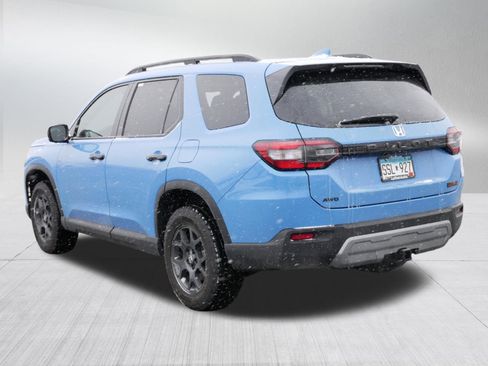 Certified 2025 Honda Pilot TrailSport image 5