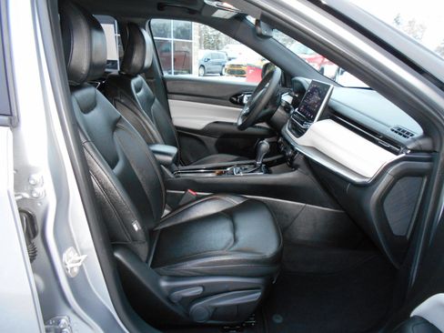 Certified 2024 Jeep Compass Limited w/ Sun and Sound Group image 23