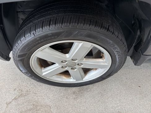 Used 2014 Jeep Compass Latitude FWD image 5