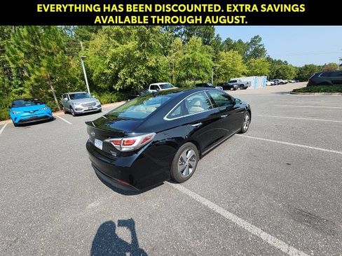 Used 2017 Hyundai Sonata Limited w/ Ultimate Package 02 FWD image 10