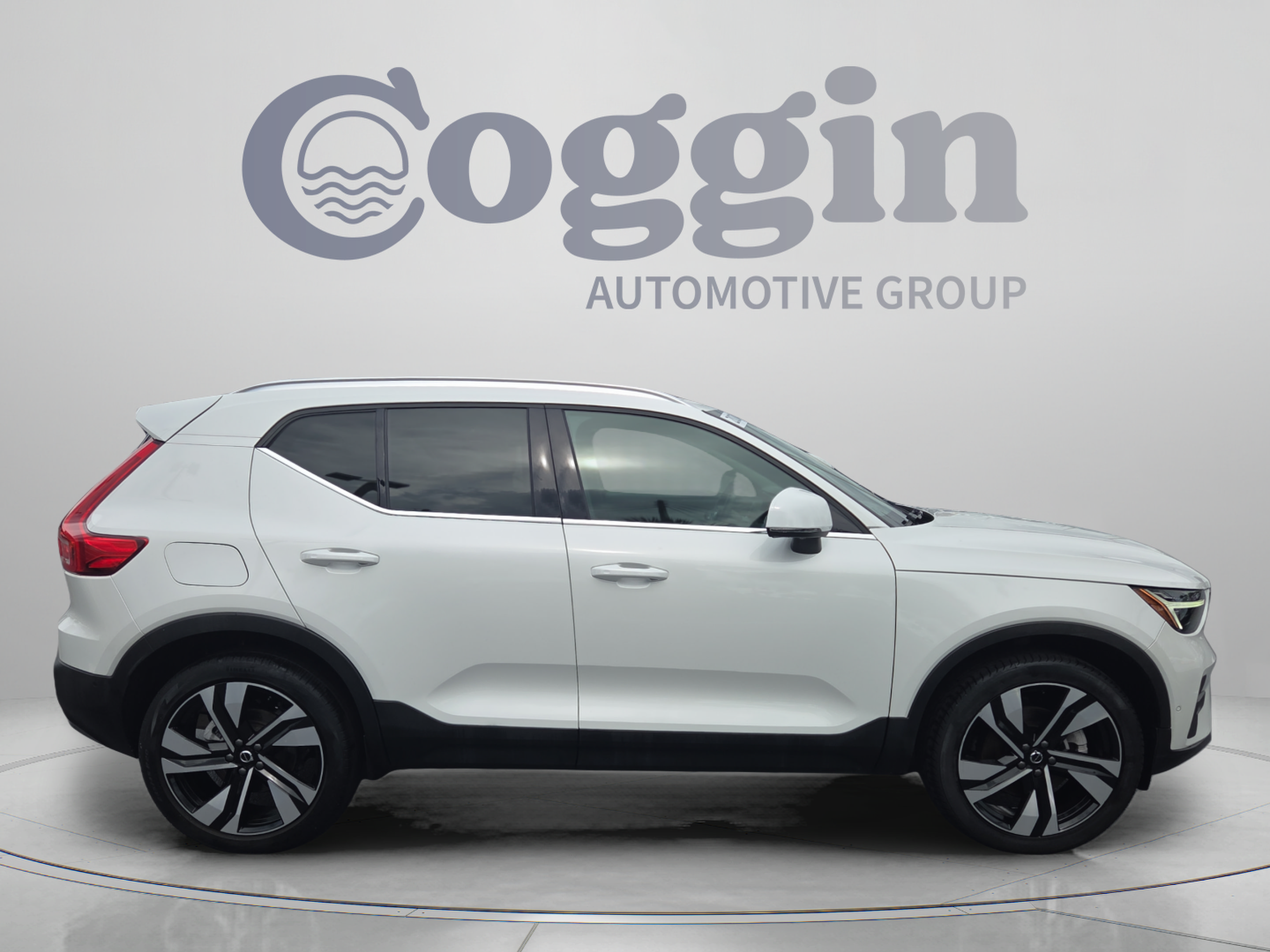Used 2024 Volvo XC40 B5 Ultimate AWD/4WD image 6
