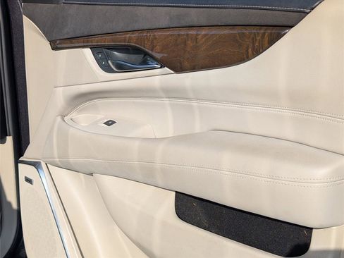 Used 2018 Cadillac Escalade Luxury RWD image 36