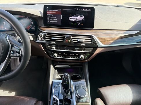 Used 2021 BMW 530i w/ Premium Package RWD image 8