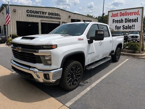 Used 2024 Chevrolet Silverado 2500 LT image 1