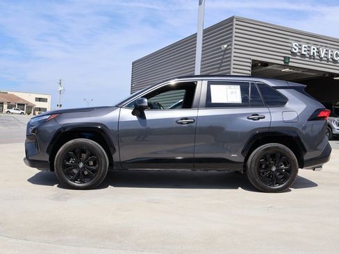 Used 2024 Toyota RAV4 SE image 2