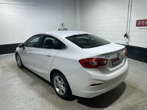 Used 2017 Chevrolet Cruze LT w/ Convenience Package FWD image 4