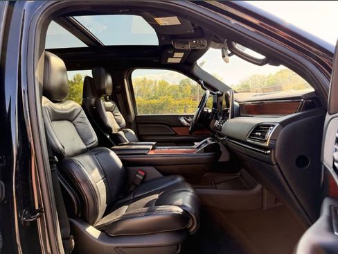 Used 2021 Lincoln Navigator L Reserve image 6