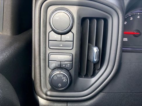 Used 2024 Chevrolet Silverado 2500 Custom image 35