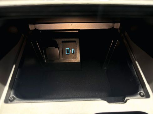 Used 2021 Ford Explorer XLT w/ Equipment Group 202A RWD image 34