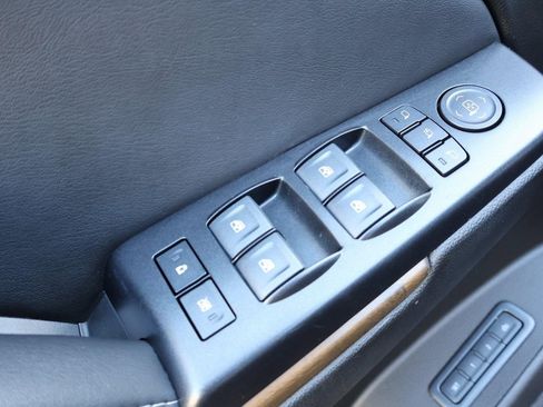 Used 2019 GMC Yukon Denali w/ Denali Ultimate Package image 12