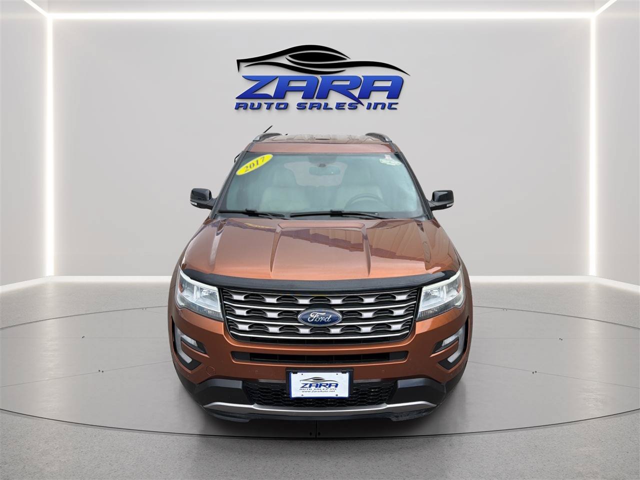 Used 2017 Ford Explorer XLT w/ Equipment Group 202A AWD/4WD image 10