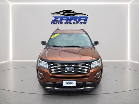 Used 2017 Ford Explorer XLT w/ Equipment Group 202A AWD/4WD image 10