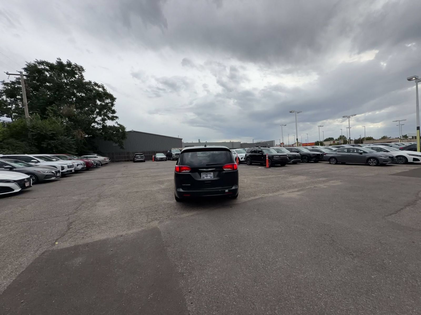 Used 2023 Chrysler Voyager LX FWD image 10