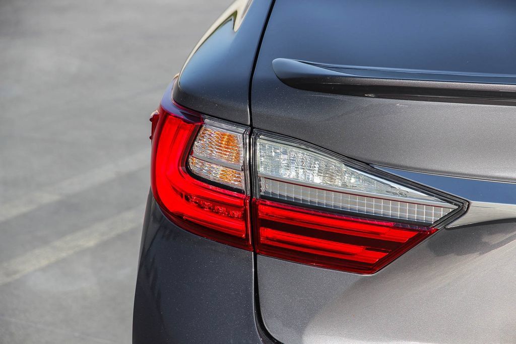 Used 2017 Lexus ES 300h w/ Luxury Package FWD image 7