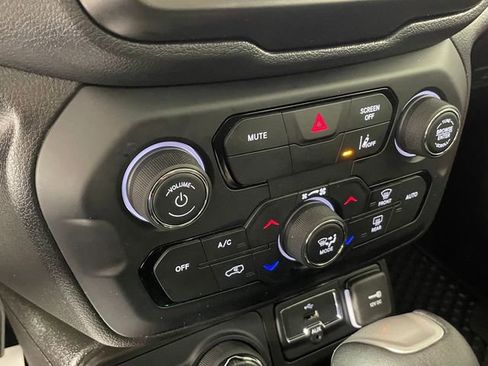 Certified 2023 Jeep Renegade Trailhawk w/ Sun/Sound Group AWD/4WD image 10