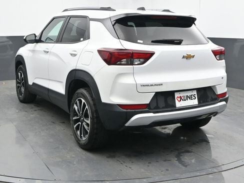 Used 2025 Chevrolet TrailBlazer LT FWD image 9