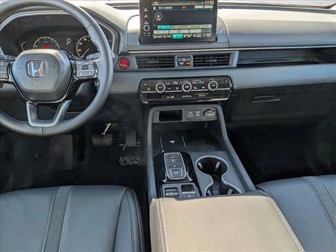 New 2025 Honda Pilot Touring image 14