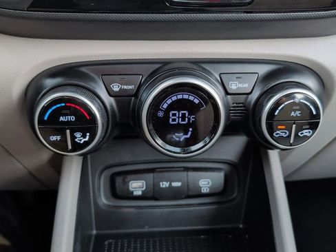 Certified 2023 Hyundai Venue SEL w/ Cargo Package image 18