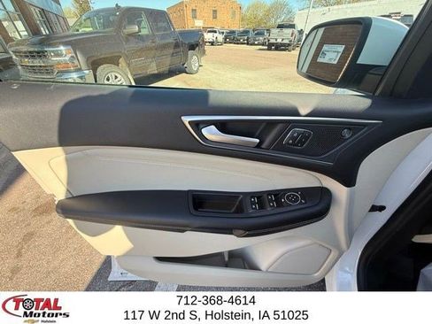 Used 2024 Ford Edge Titanium w/ Titanium Elite Package image 18