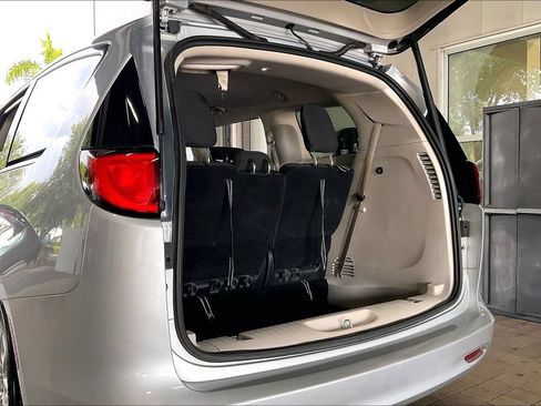 Used 2023 Chrysler Voyager LX FWD image 20