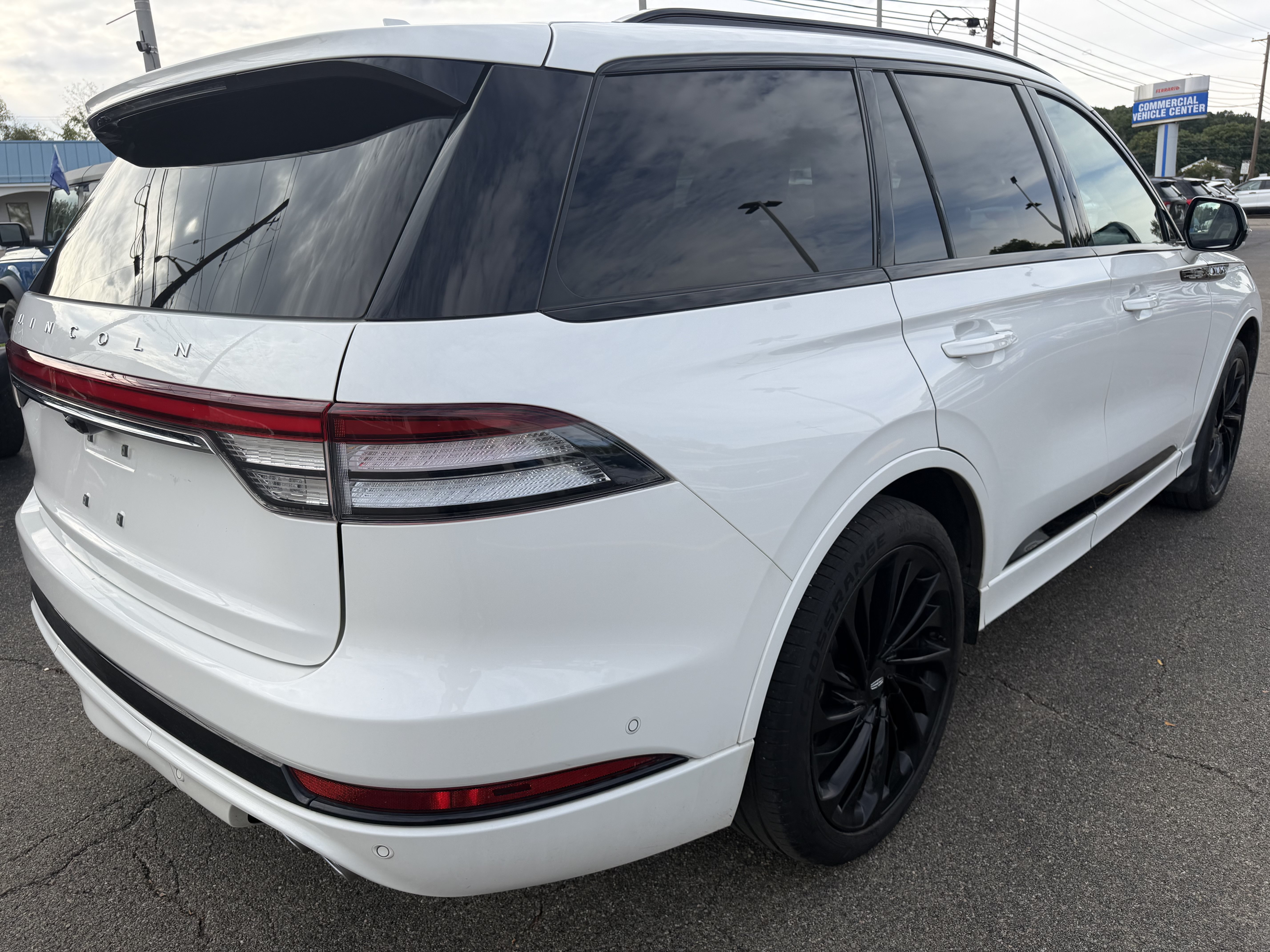 Used 2023 Lincoln Aviator Reserve w/ Equipment Group 201A AWD/4WD image 2
