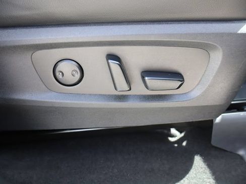 Used 2023 Nissan Pathfinder SL AWD/4WD image 13