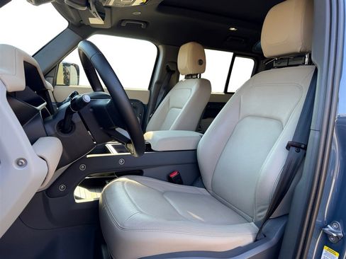 Used 2023 Land Rover Defender 110 S image 10