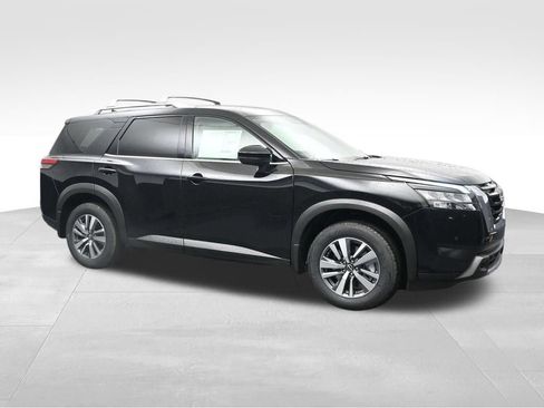 Used 2025 Nissan Pathfinder SL FWD image 7