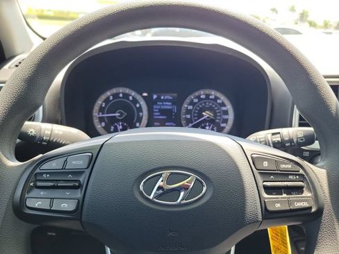 Used 2022 Hyundai Venue SE w/ Cargo Package FWD image 19