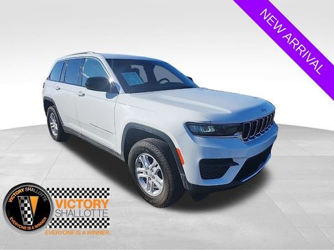 Certified 2025 Jeep Grand Cherokee Laredo image 1