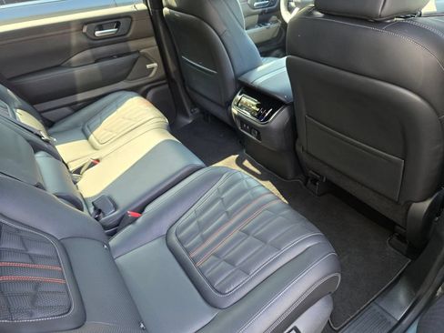 Used 2025 Nissan Armada PRO-4X w/ Pro-4X Premium Package AWD/4WD image 27