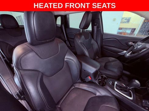 Used 2018 Jeep Cherokee Latitude Plus w/ Comfort/Convenience Group FWD image 10
