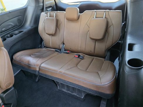 Used 2018 Chrysler Pacifica Limited w/ Tire & Wheel Group image 15