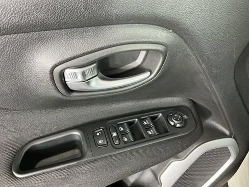 Used 2018 Jeep Renegade Sport w/ Power & Air Group FWD image 13