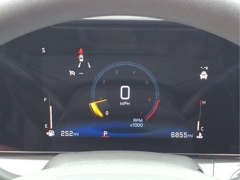 Used 2026 Chevrolet Trax LT FWD image 13