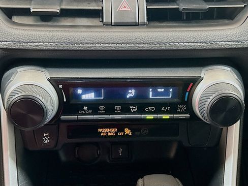 Used 2022 Toyota RAV4 LE FWD image 13