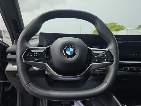 Used 2025 BMW 530i w/ Premium Package image 31