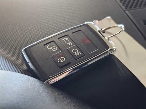 Used 2023 Land Rover Defender 90 X-Dynamic SE AWD/4WD image 36