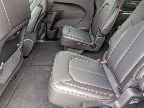 New 2027 Chrysler Pacifica Select FWD image 27