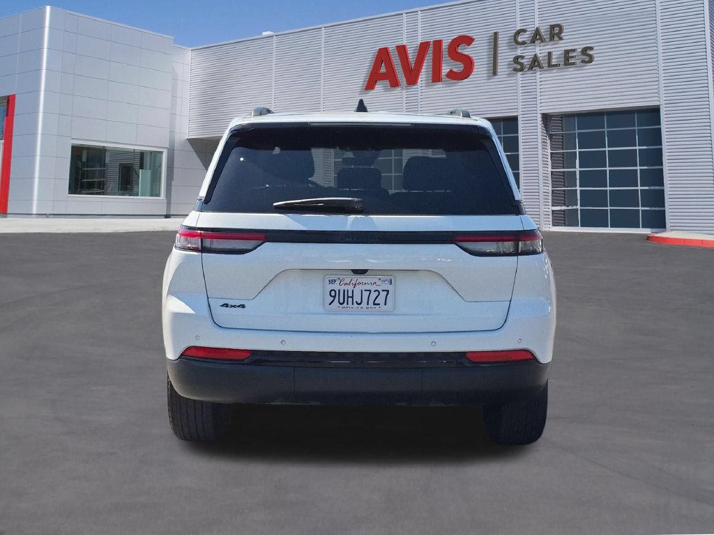 Used 2025 Jeep Grand Cherokee Altitude AWD/4WD image 7