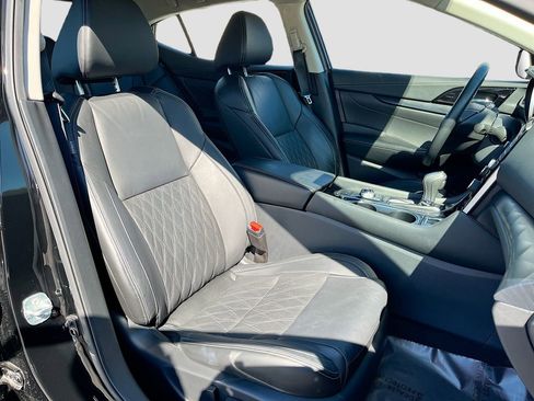Used 2023 Nissan Maxima Platinum w/ Sport Mat Group FWD image 29