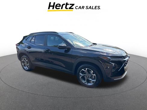 Used 2025 Chevrolet Trax LT FWD image 1
