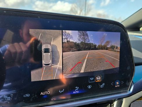 New 2025 Chevrolet Equinox EV LT image 14