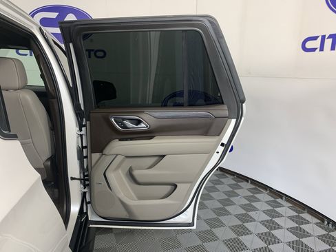 Used 2021 GMC Yukon SLT w/ SLT Premium Package image 39