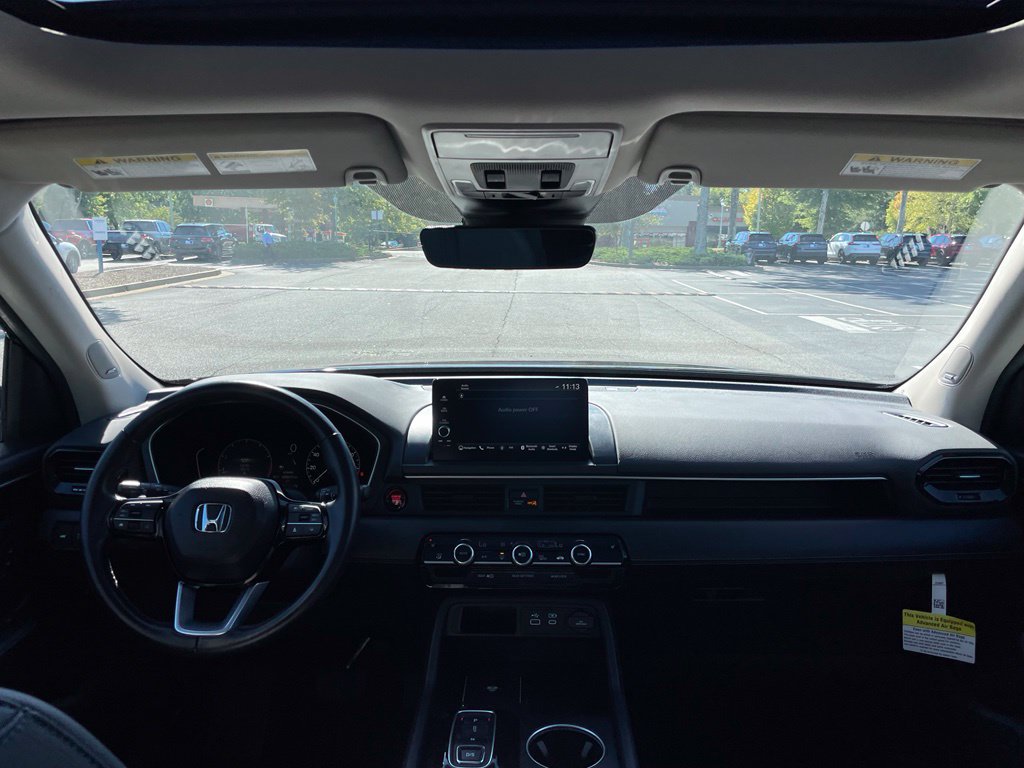 Certified 2025 Honda Pilot Touring image 10