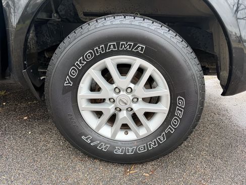 Used 2019 Nissan Frontier SV image 4