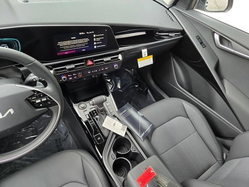 New 2026 Kia Niro EX FWD image 21