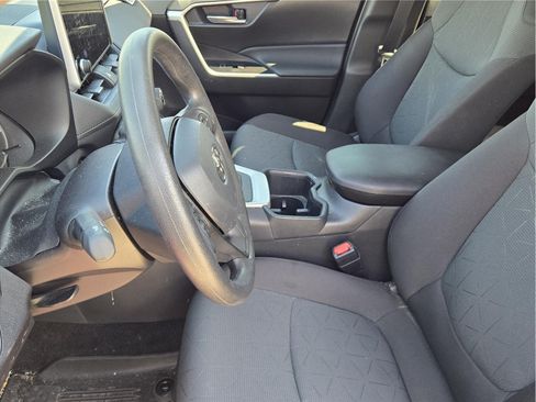 Used 2025 Toyota RAV4 XLE w/ Convenience Package FWD image 12